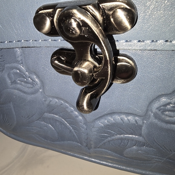 Elegant Blue Embossed Leather Bag - Picture 9 of 17